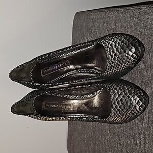 BCBGMaxAzria Willoe Gunmetal Snakeprint Heels Size 7